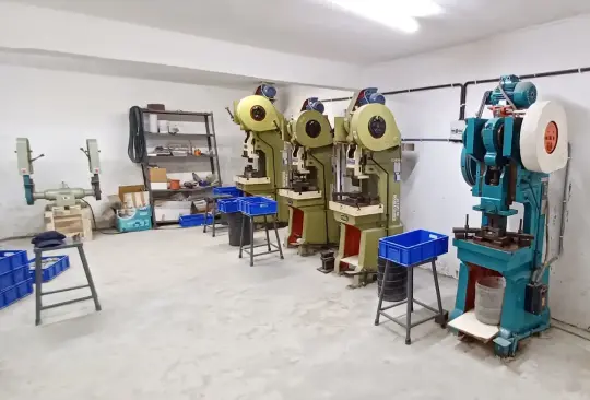 Durable and corrosion-resistant SS hinges manufactured in Ahmedabad by trusted hinge suppliers, designed for heavy-duty industrial and housing applications.